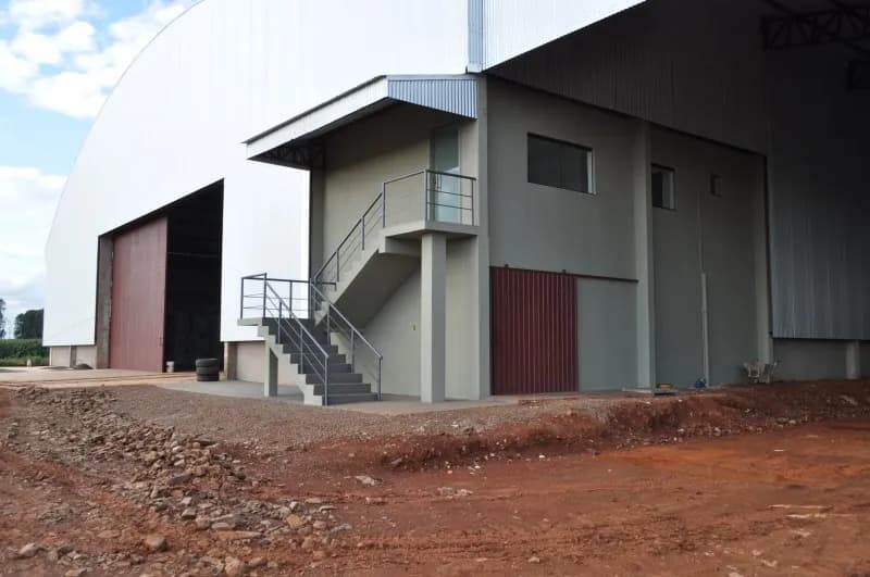 Armazém de Insumos – foto de capa da obra